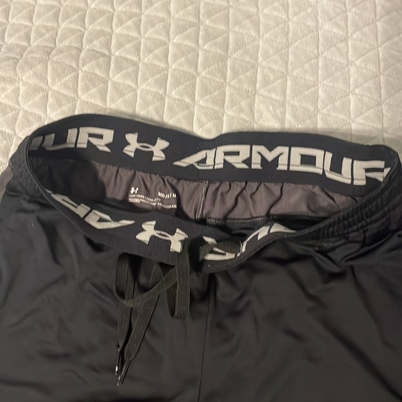 Mens UA shorts! - Picture 2 of 4